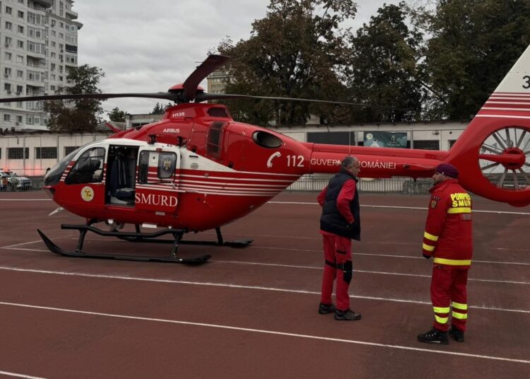 Intervenție SMURD. Un copil de 13 ani a fost adus cu elicopterul din Iași la Chișinău