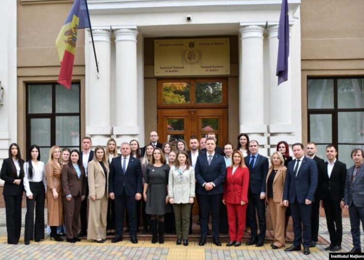 Selecție mai riguroasă la studii pentru viitorii judecători și procurori. A fost stabilită o medie minimă pentru admitere