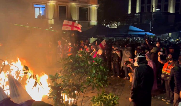 VIDEO // Proteste violente în Tbilisi de ziua alegerilor. Maia Sandu a venit cu un mesaj de susținere pentru poporul georgian