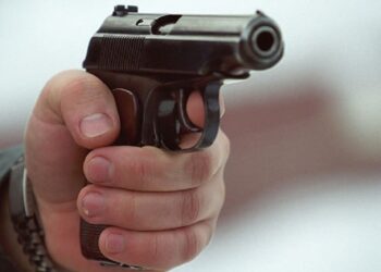 Vânzător amenințat cu arma într-un local din Chișinău. Făptașul va sta 7 ani după gratii