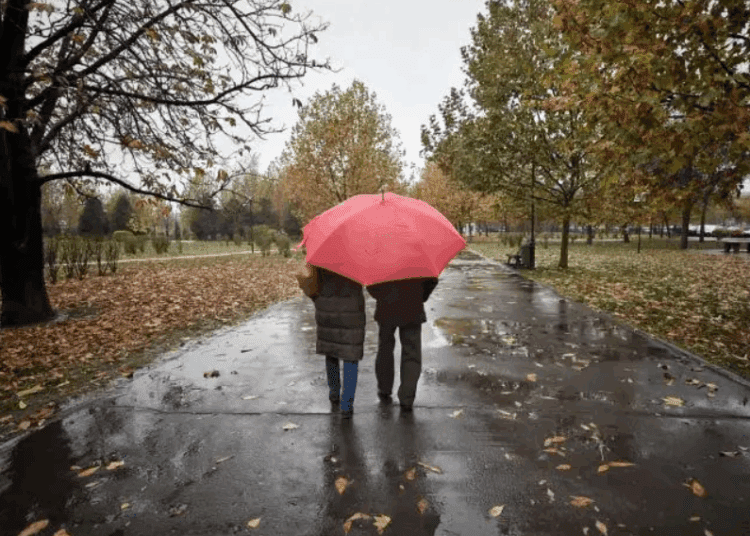 METEO // Ploi slabe sunt prognozate pentru astăzi. Vezi câte grade vor fi