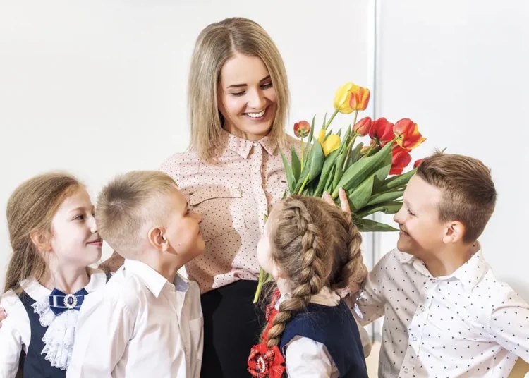 Fără cadouri sau bani de Ziua Profesorului. Dan Perciun: „Excelența în educație începe cu excelența morală”