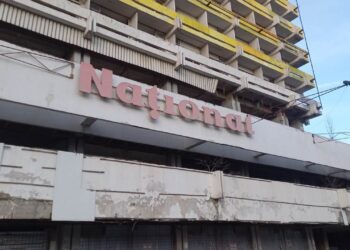 O fetiță de 13 ani, găsită moartă în șahta liftului fostului Hotel Național, după ce nu s-a mai întors acasă de la liceu