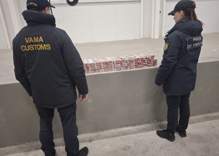 VIDEO // Tânăr de 26 de ani, prins la Sculeni cu peste 350 de pachete de țigări ascunse în automobil