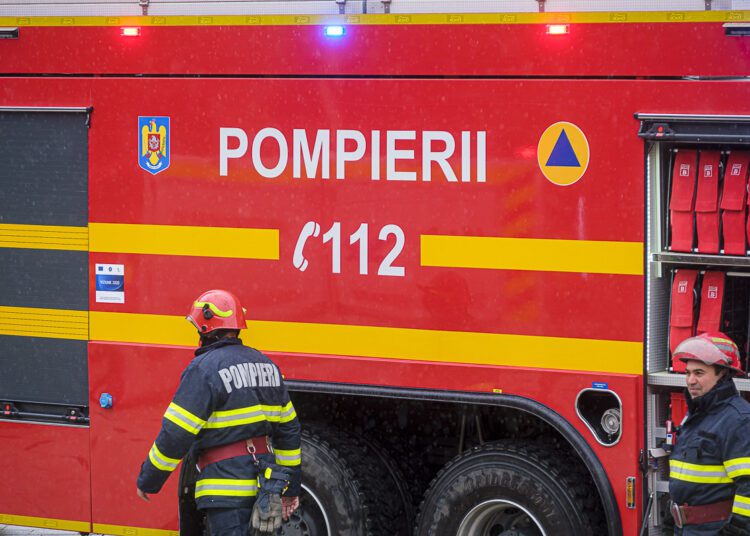 Un microbuz cu 18 pasageri din R. Moldova a luat foc în mers Bacău, România