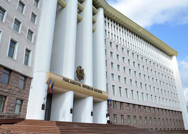 Молдова приостанавливает деятельность парламентских групп дружбы с Россией и Беларусью