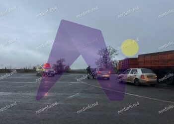 FOTO // O femeie a fost lovită mortal de un autocamion la Drochia. Circulația a fost paralizată