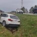 FOTO // Accident în raionul Sîngerei. Un bărbat de 70 de ani a ajuns cu BMW-ul într-un șanț de scurgere a apei