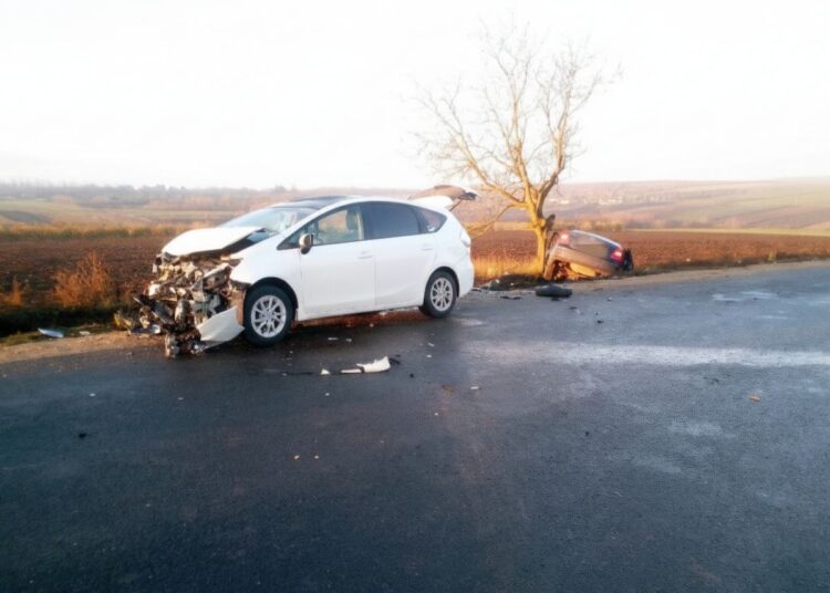 FOTO // Grav accident în raionul Soroca. Două persoane, transportate la spital