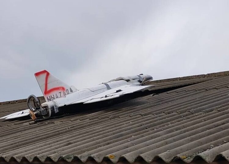 O dronă cu marcaj Z, a căzut pe casa unui paznic, într-o livadǎ din raionul Florești