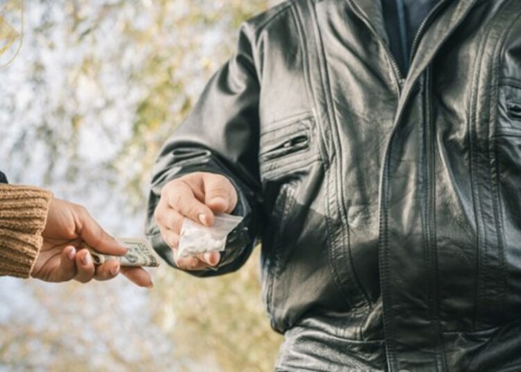 Drogurile i-au dus în închisoare pe doi bărbați din Ungheni. Peste 2 000 de plicuri, ridicate în cadrul perchezițiilor