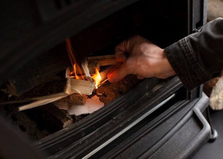 O femeie din raionul Ocnița a ajuns la spital cu arsuri de gradul II–III, în urma unei explozii produse în timpul utilizării sobei