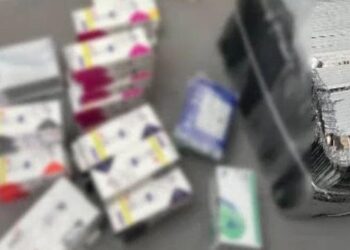 VIDEO // Ofițerii Direcției Investigații Nord au destructurat un grup specializat în comercializarea ilegală a preparatelor medicamentoase