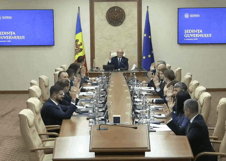 Prima ședință a noului Guvern: Munteanu l-a numit pe Buzu secretar general, iar alții au fost eliberați din funcții