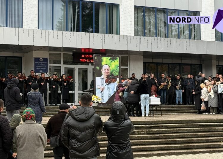 Au „plâns” viorile în memoria lui Ion Strugaru. Cunoscutul instrumentist din nordul țării a fost petrecut pe ultimul drum