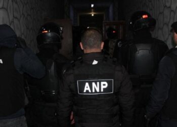 VIDEO // Strângeau bani pentru “Kitaeț”. Percheziții în penitenciarul din Brănești