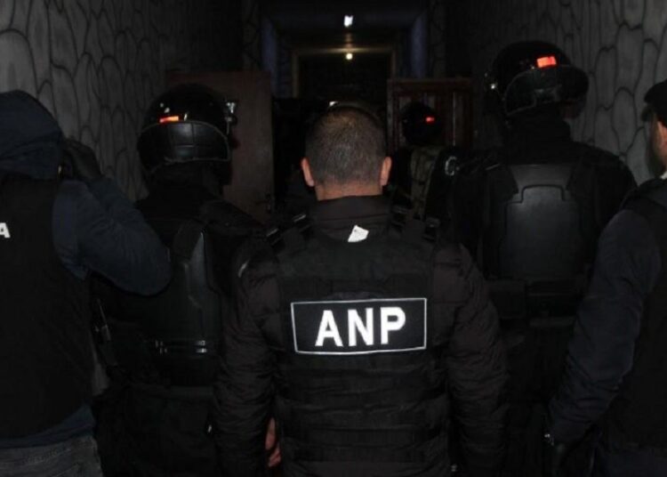 VIDEO // Strângeau bani pentru “Kitaeț”. Percheziții în penitenciarul din Brănești