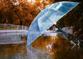 METEO // Penultima zi de toamnă vine cu ploi în toată țara. Vezi câte grade se vor înregistra