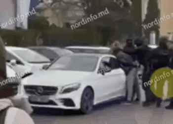 VIDEO // Reținere cu mascați în centrul orașului Bălți