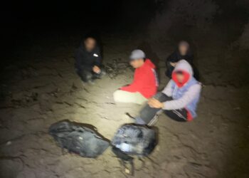 VIDEO // Doi bărbați – arestați în Lopatnic, raionul Edineț, pentru organizarea migrației ilegale spre UE a persoanelor din India și Siria