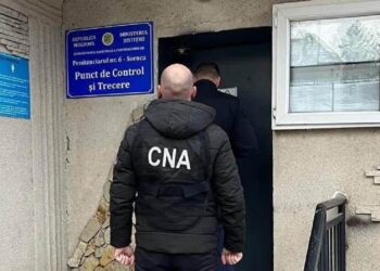 FOTO // Percheziții la Penitenciarul nr. 6 Soroca într-un dosar de corupere pasivă și activă. Un șef de secție, reținut