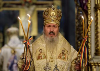 Pastorala de Crăciun a Mitropolitului Petru: „Naşterea Domnului aduce cu sine o binecuvântare care depăşeşte înţelegerea noastră. Ea așează pacea ca dar”