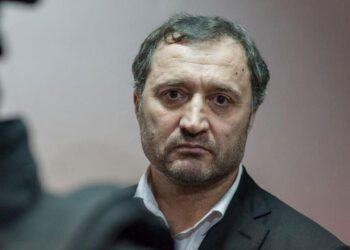 Vlad Filat a fost dat în căutare internațională. Reacția fostului premier: „sunt pe loc, nu mă eschivez”