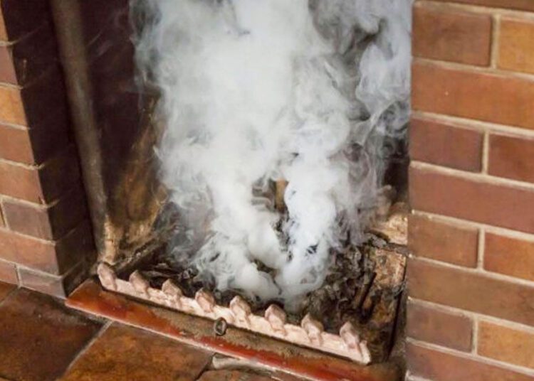 Trei persoane, inclusiv două minore, s-au intoxicat cu monoxid de carbon. Unde a avut loc incidentul