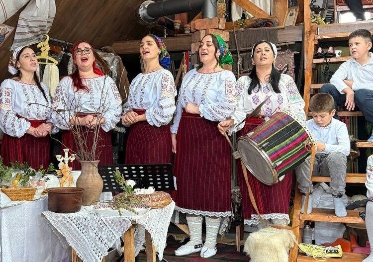 VIDEO // Sfântul Andrei, sărbătorit prin tradiții și cântec popular la Mîndreștii Noi, Sîngerei