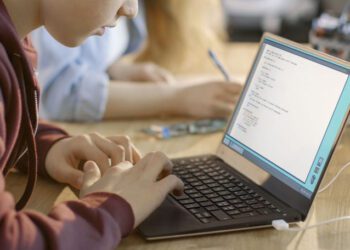 Prima testare națională a competențelor digitale. Peste 1900 de elevi au demonstrat un nivel avansat