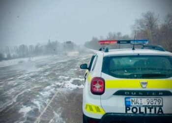 Atenție șoferi! Pe mai multe sectoare de drum se circulă în condiții de polei și ghețuș
