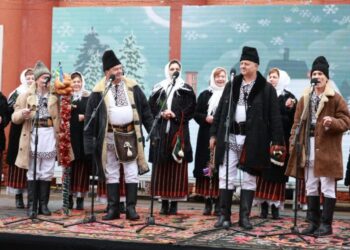 VIDEO // Colinde, obiceiuri și costume tradiționale la Festivalul „Colindăm din sat în sat”, organizat la Drochia
