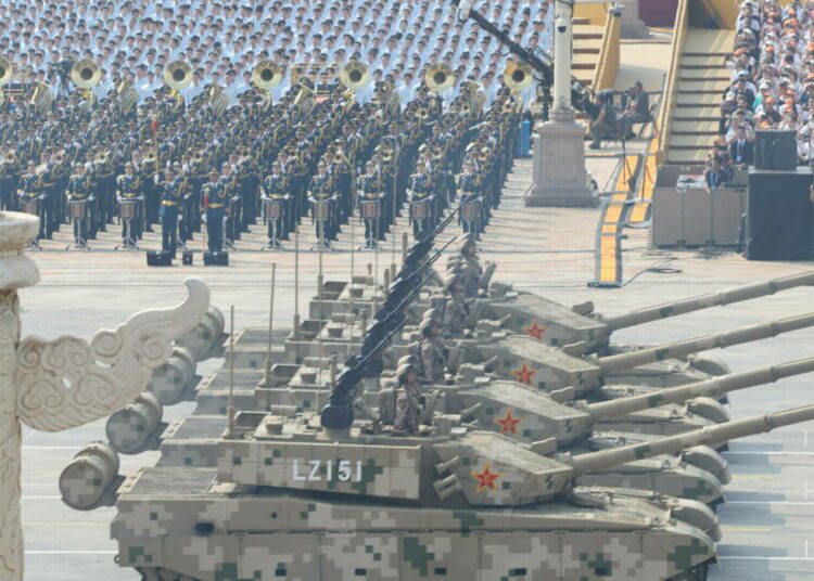 China trimite tancuri în munții Himalaya, la granița cu India