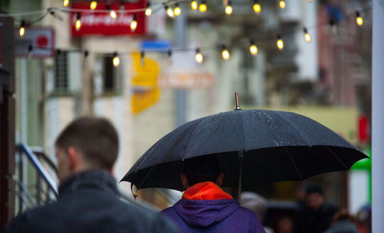 METEO // Ploi slabe în nordul țării. Vezi câte grade vor fi astăzi