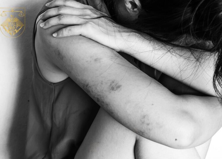 Și-a abuzat sexual ani la rând fiica vitregă. Procurorii vor solicita detențiune pe viață pentru un bărbat din nordul țării