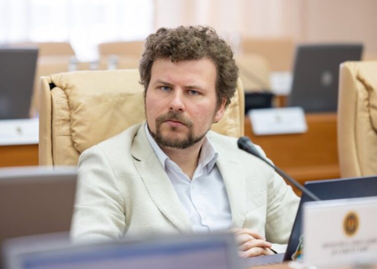 Curriculum școlar revizuit și manuale noi la toate disciplinele, până în 2027. Principalele schimbări, explicate de ministrul Educației