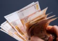 Aprobat de Guvern! Cu cât va crește salariul minim și mediu lunar pe economie în anul 2026