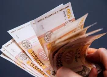 Aprobat de Guvern! Cu cât va crește salariul minim și mediu lunar pe economie în anul 2026