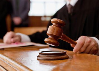 O tânără a fost condamnată la 4 ani de închisoare pentru escrocherie prin schema „rudei implicate în accident”