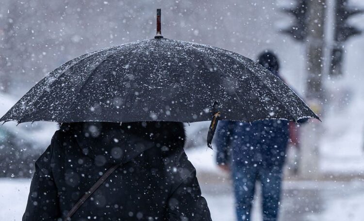 METEO // Ninsoare slabă în nordul țării. Câte grade vor fi astăzi