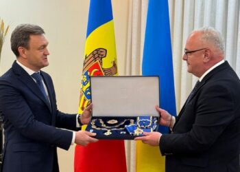 FOTO // Ex-premierul Dorin Recean, decorat de Volodimir Zelenski. „Ucraina apreciază solidaritatea Moldovei”