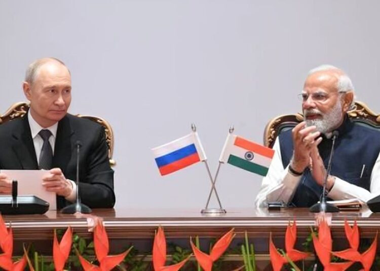Putin a ratificat un acord cu India ce prevede trimiterea reciprocă de personal şi echipament militar