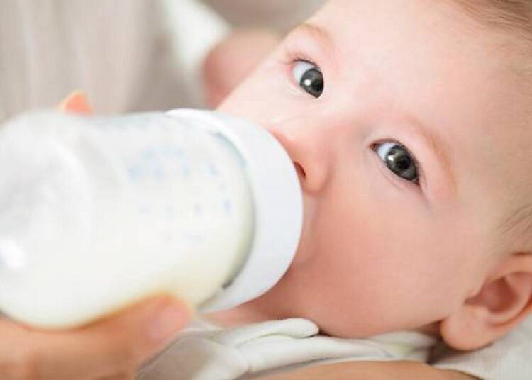 Loturi de lapte praf pentru sugari, retrase de pe piață din cauza că ar putea fi contaminate cu o bacterie