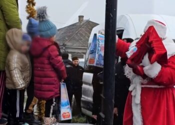 VIDEO // O mamă cu cinci copii din raionul Glodeni a primit sprijin în prag de iarnă din partea poliției