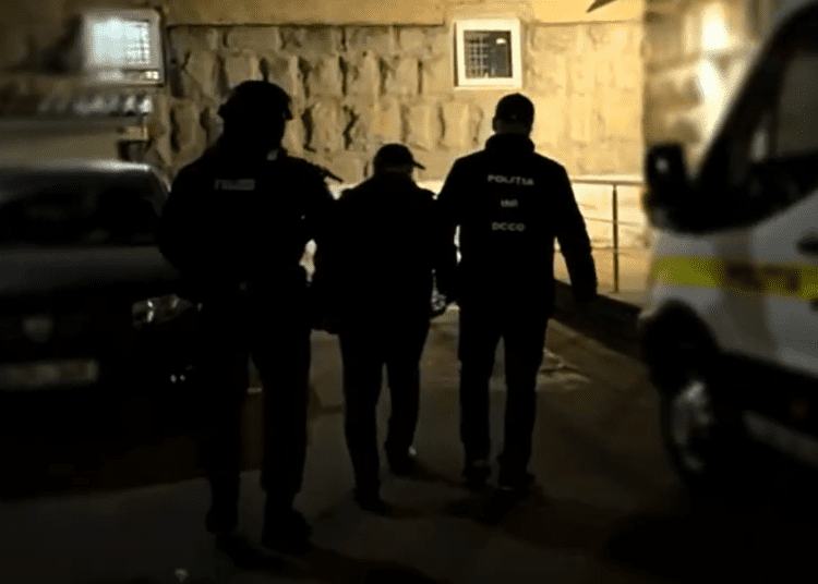 VIDEO // Doi bărbați din raionul Florești, reținuți pentru șantaj de 100 de mii de lei