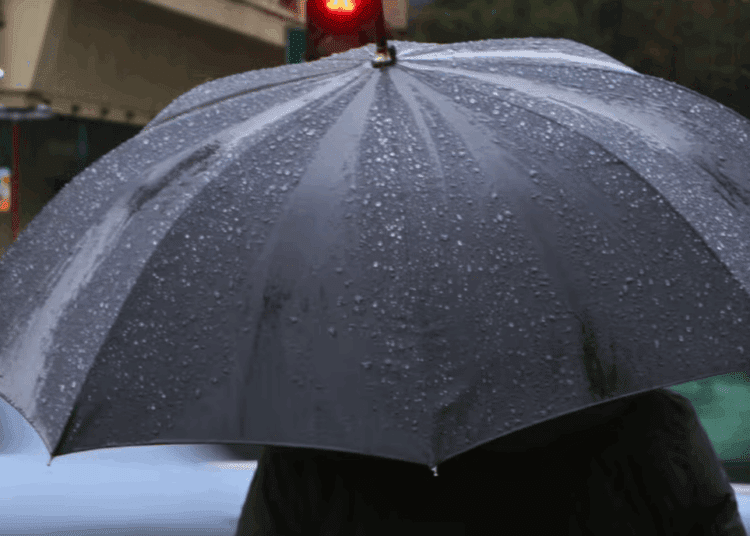 METEO // Prima zi de iarnă vine cu ploi slabe. Câte grade se vor înregistra astăzi