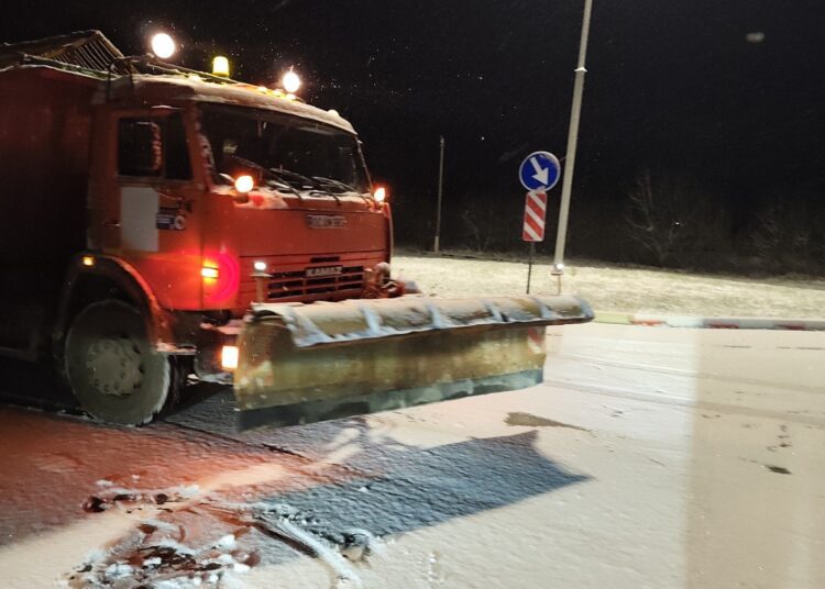 Atenție! Se circulă în condiții de iarnă pe traseele din nordul și centrul țării