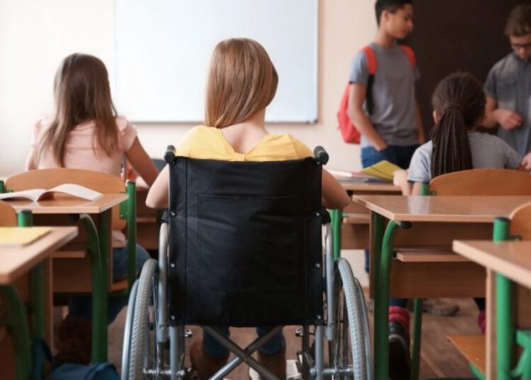 Educația incluzivă din R. Moldova: jumătate dintre tinerii cu dizabilități nu mai continuă studiile după liceu