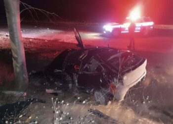 FOTO // Accident fatal în raionul Sîngerei. Un tânăr fără permis a decedat, după ce s-a tamponat cu mașina într-un copac