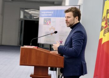 Reformă inițiată de MEC: manualele școlare vor fi tipărite în patru culori, iar cele voluminoase vor fi divizate
